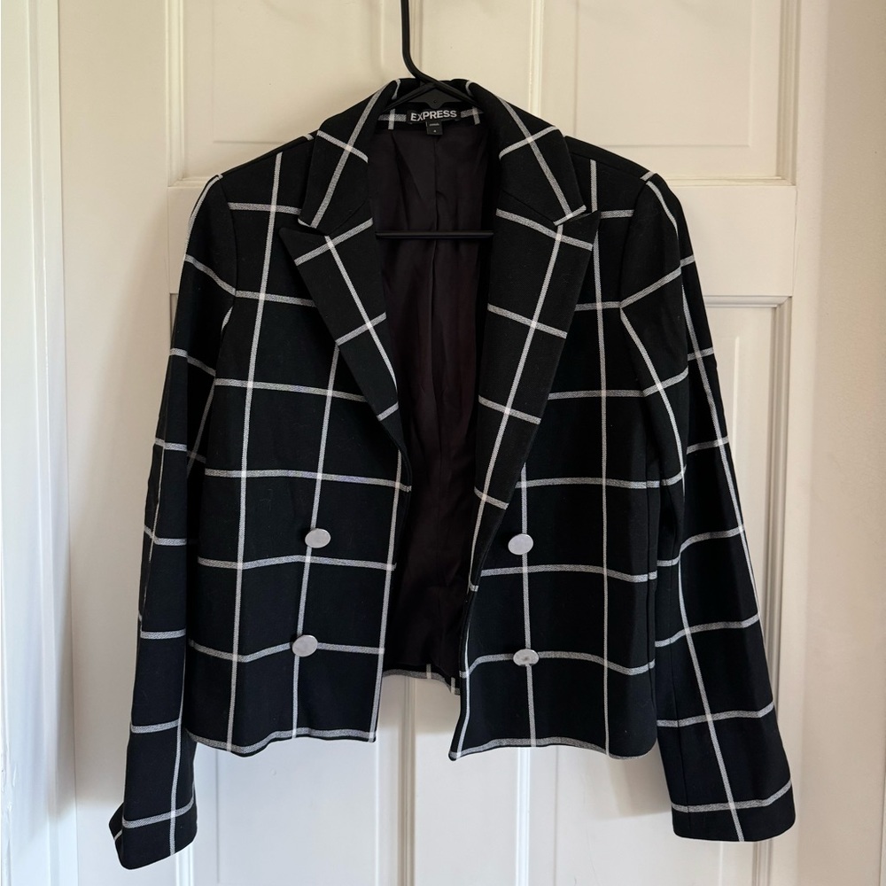 Gorgeous cropped vintage blazer, very chic!